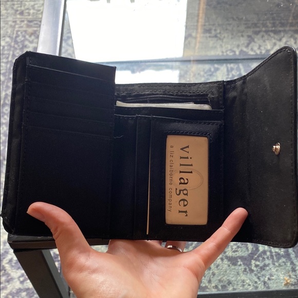 Villager Black Leather Wallet - Picture 2 of 3